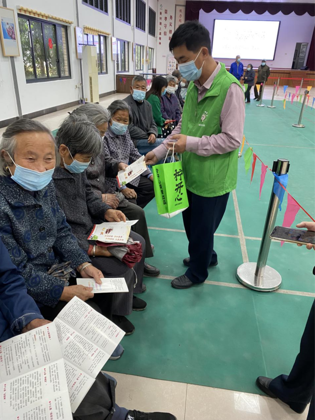 绍兴上虞区盖北镇镇东村开展反邪教宣传活动0523333.png
