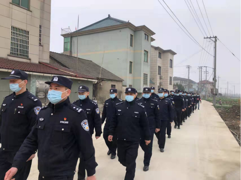 绍兴上虞区道墟街道冬委治安大巡防开展反邪宣传261.png