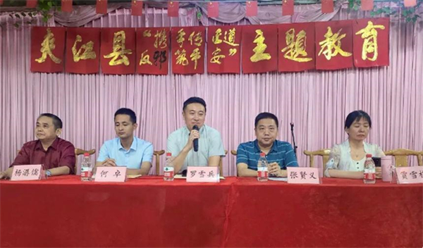 罗雪兵致辞图片1.jpg 罗雪兵致辞图片1.jpg