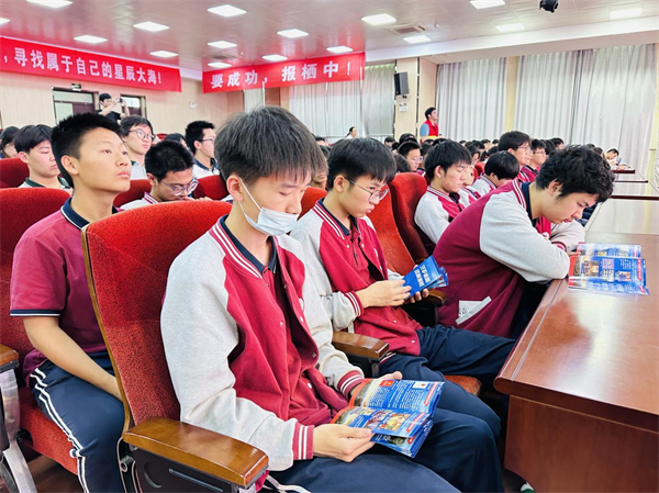 警社融合筑牢校园反邪防线图片4.jpg 警社融合筑牢校园反邪防线图片4.jpg