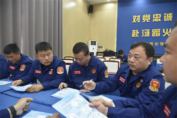 讨论交流1.jpg 讨论交流1.jpg