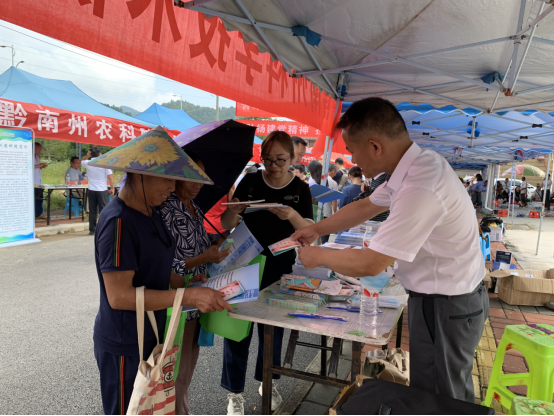 贵州省反邪教协会简讯2021（67）黔南州开展反邪宣传进乡镇活动367.png