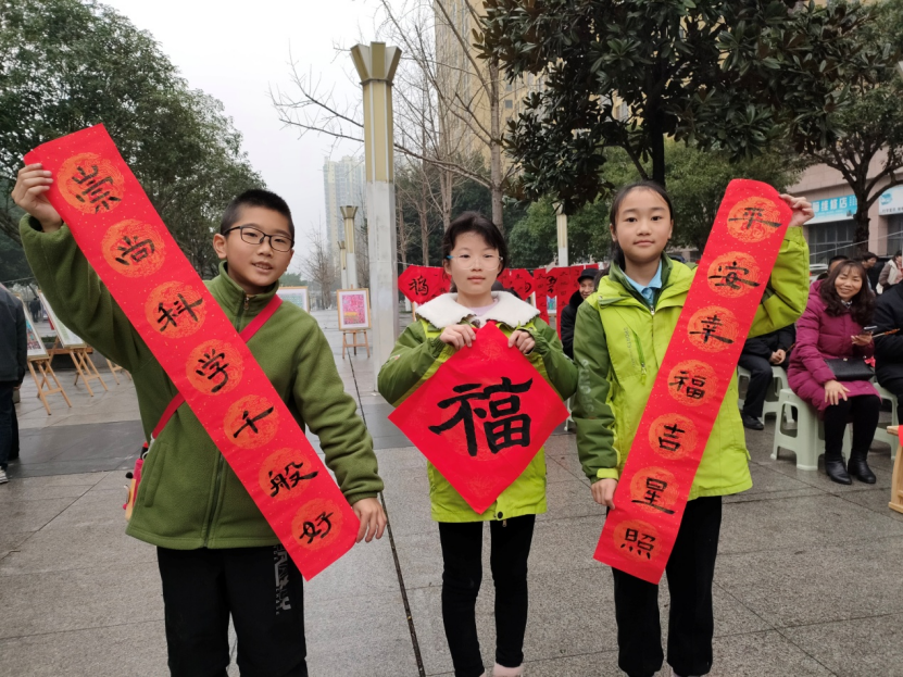 重庆市合川区：反邪春联送祝福，文明科学迎新春394.png