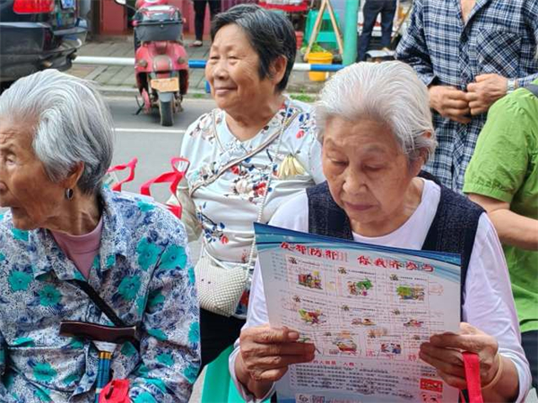 重庆江津开展敬老爱老“反邪教”法治宣传活动图片2.jpg 重庆江津开展敬老爱老“反邪教”法治宣传活动图片2.jpg